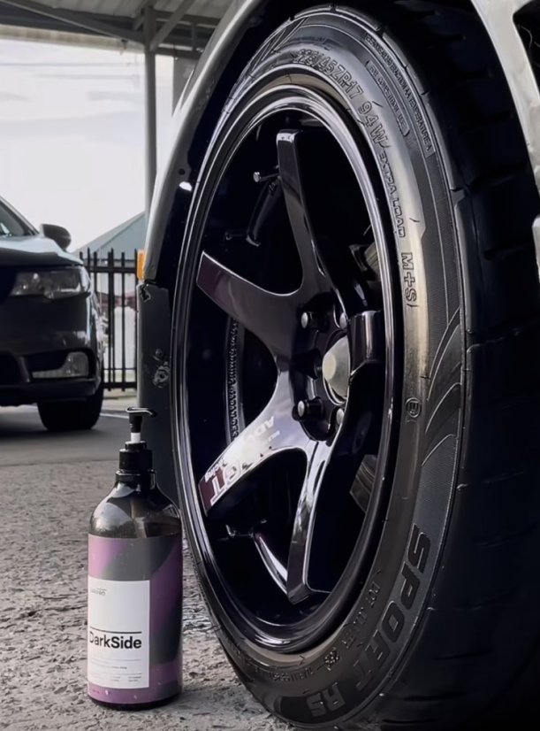 CarPro DarkSide - ošetření pneumatik